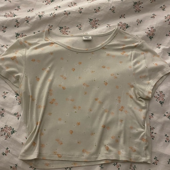 Sunday Best Floral Short Sleeve T-shirt - light green base w pink/orange flowers - Picture 1 of 3